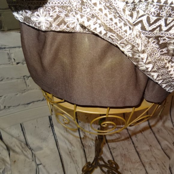 Liz Claiborne Brown & White Embroidered Short Sleeve Tunic, Like New - Picture 4 of 6